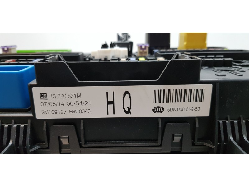 Recambio de caja reles / fusibles para opel zafira b cosmo referencia OEM IAM 13220831M   Recambio de caja reles / fusibles para opel zafira b cosmo referencia OEM IAM 13220831M