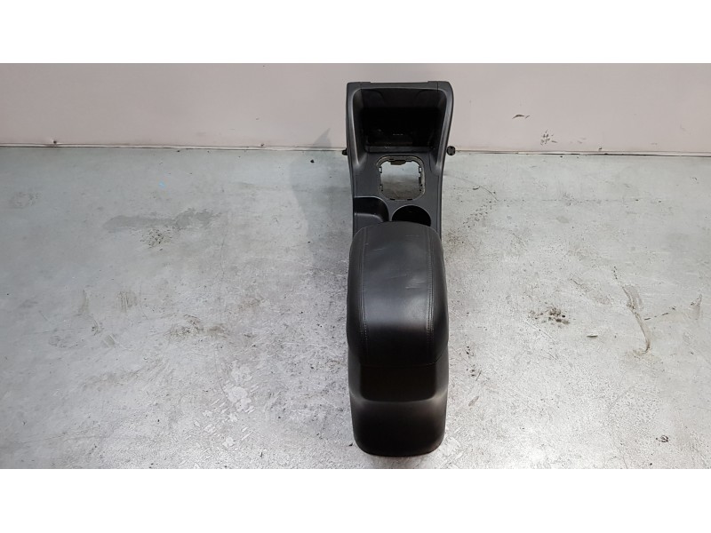 Recambio de apoyabrazos central para hyundai ix35 classic 2wd referencia OEM IAM 846812Y000   Recambio de apoyabrazos central para hyundai ix35 classic 2wd referencia OEM IAM 846812Y000