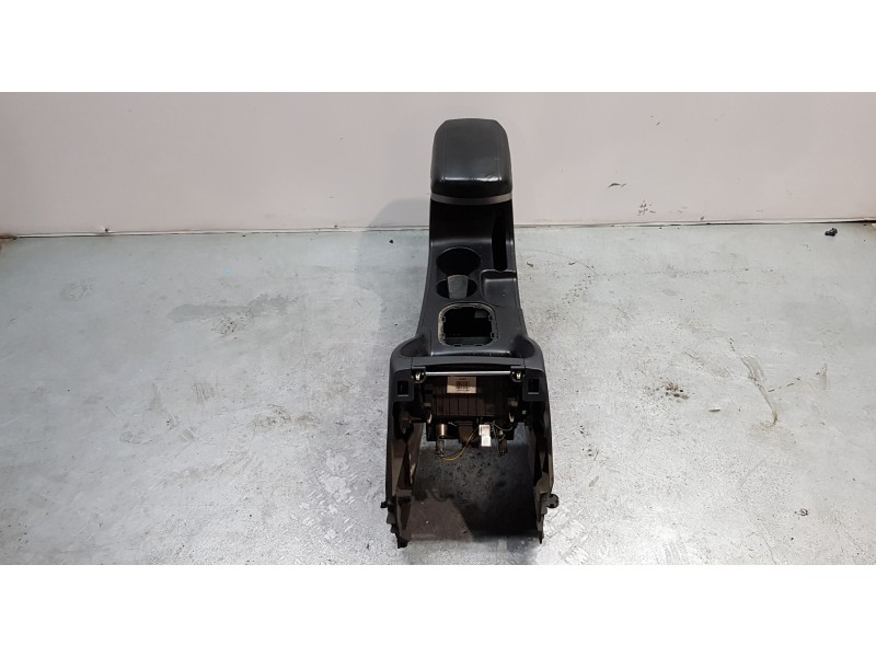 Recambio de apoyabrazos central para hyundai ix35 classic 2wd referencia OEM IAM 846812Y000   Recambio de apoyabrazos central para hyundai ix35 classic 2wd referencia OEM IAM 846812Y000