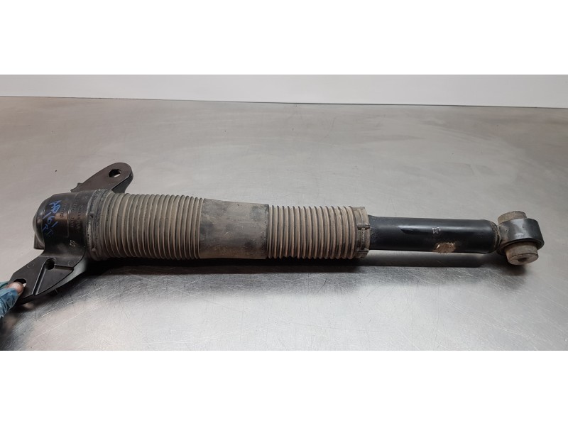 Recambio de amortiguador trasero izquierdo para land rover discovery sport pure referencia OEM IAM LR098141 GK7218A145 HK7218080