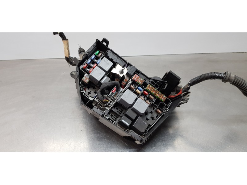 Recambio de caja reles / fusibles para land rover discovery sport pure referencia OEM IAM GK7214A076BA  