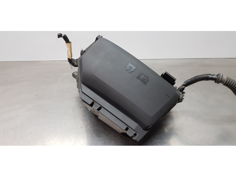 Recambio de caja reles / fusibles para land rover discovery sport pure referencia OEM IAM GK7214A076BA  