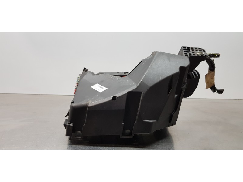 Recambio de caja reles / fusibles para land rover discovery sport pure referencia OEM IAM GK7214A076BA  