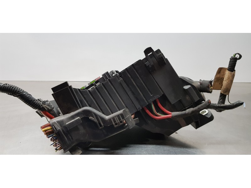 Recambio de caja reles / fusibles para land rover discovery sport pure referencia OEM IAM GK7214A076BA  