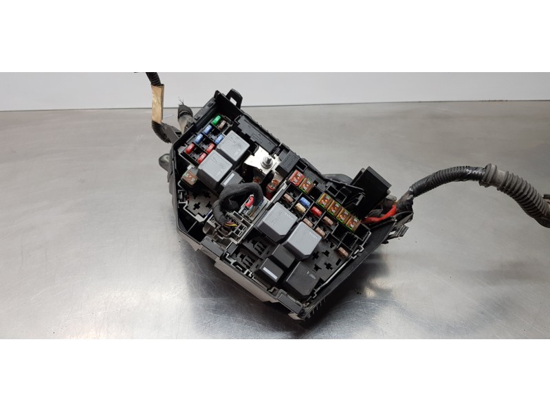 Recambio de caja reles / fusibles para land rover discovery sport pure referencia OEM IAM GK7214A076BA  