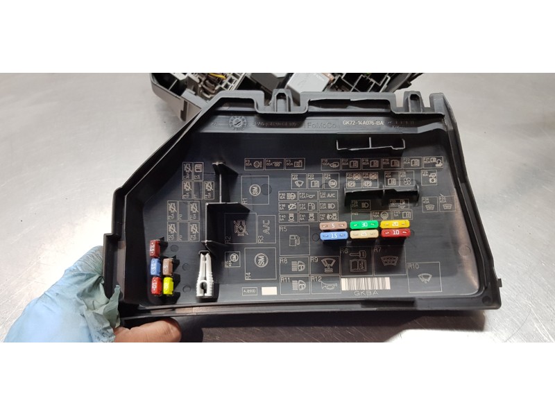 Recambio de caja reles / fusibles para land rover discovery sport pure referencia OEM IAM GK7214A076BA  