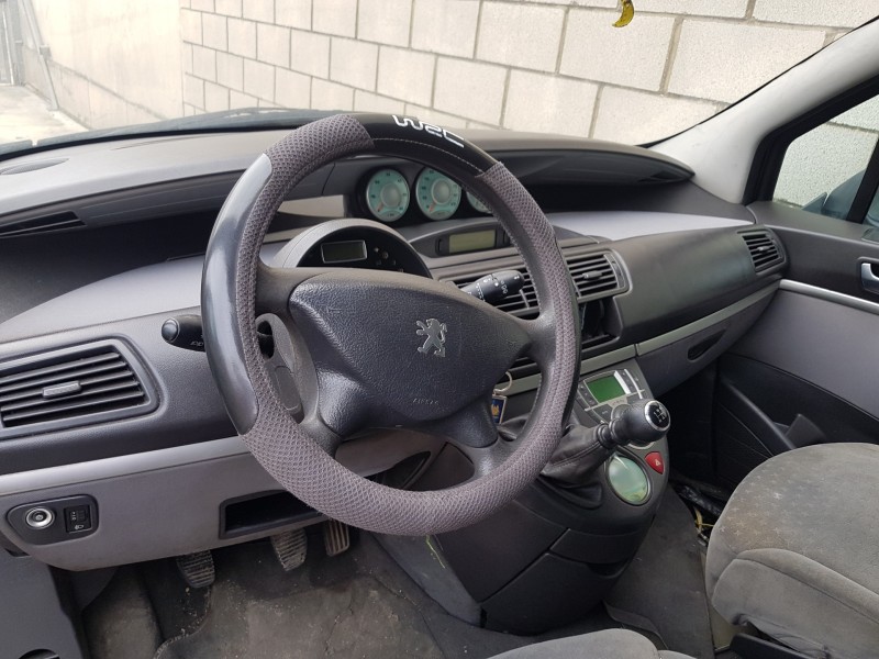 peugeot 807 del año 2003