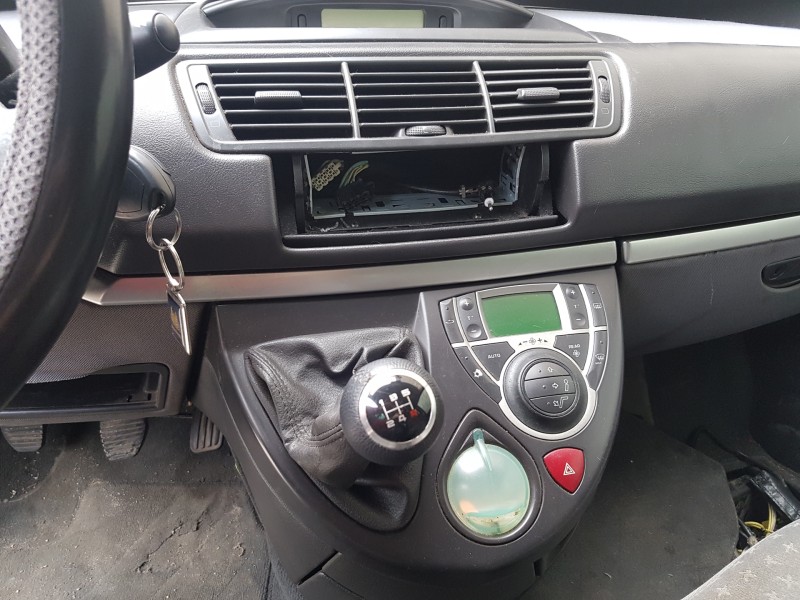 peugeot 807 del año 2003