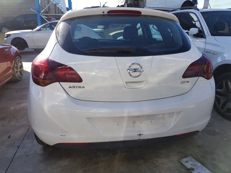 opel astra j lim. del año 2010