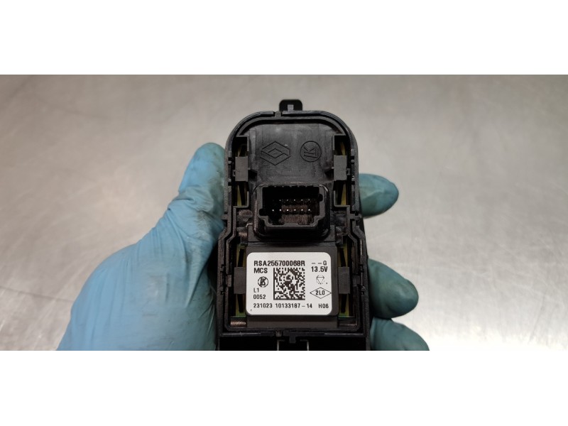 Recambio de mando elevalunas delantero izquierdo para renault trafic furgón l2 referencia OEM IAM 255700068R  