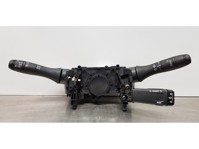 Recambio de mando multifuncion para renault trafic furgón l2 referencia OEM IAM 255673302R  