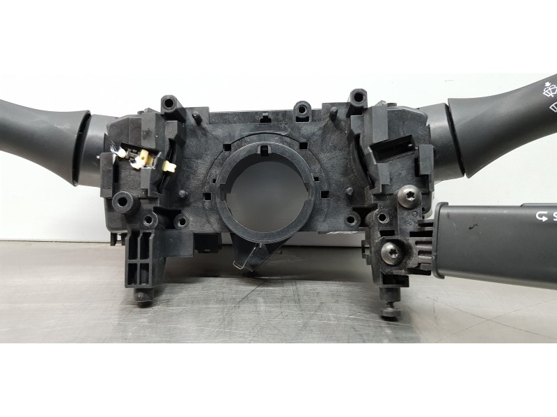 Recambio de mando multifuncion para renault trafic furgón l2 referencia OEM IAM 255673302R  