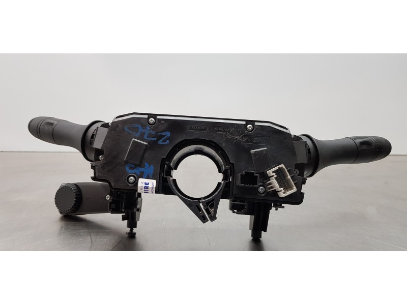 Recambio de mando multifuncion para renault trafic furgón l2 referencia OEM IAM 255673302R  