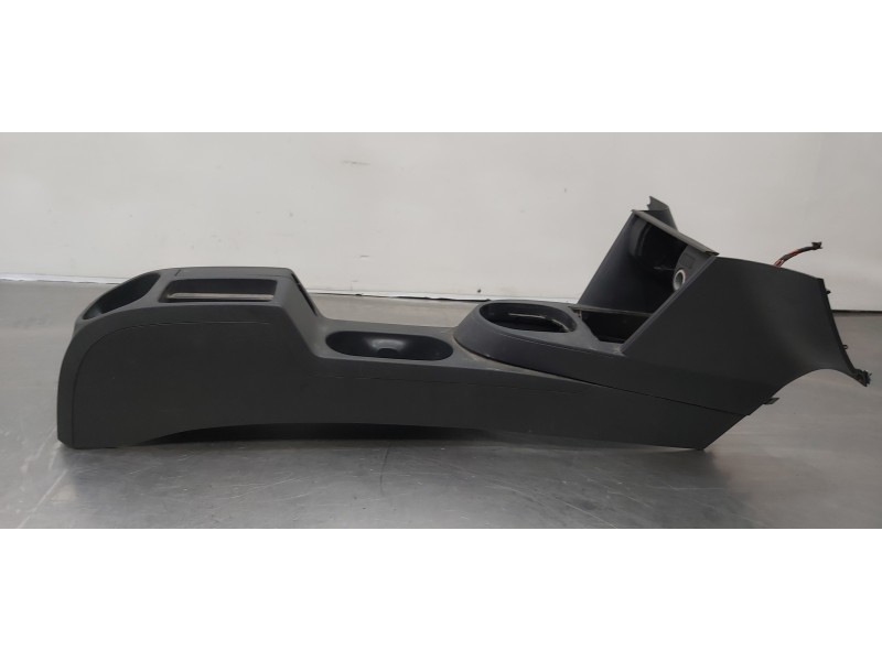 Recambio de apoyabrazos central para volkswagen caddy ka/kb (2c) kombi bluemotion referencia OEM IAM 2K086436371N   Recambio de apoyabrazos central para volkswagen caddy ka/kb (2c) kombi bluemotion referencia OEM IAM 2K086436371N