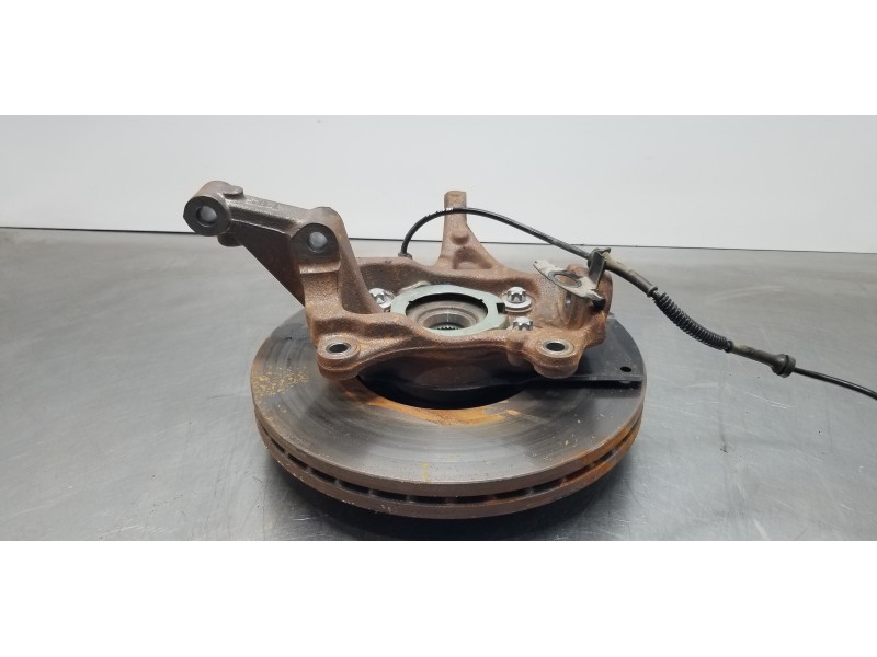 Recambio de mangueta delantera derecha para renault trafic furgón l2 referencia OEM IAM 400144570R  