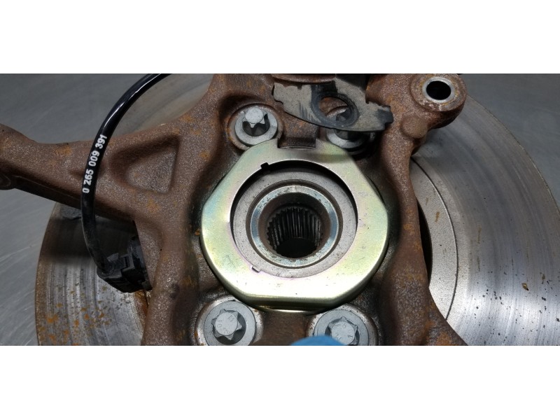 Recambio de mangueta delantera derecha para renault trafic furgón l2 referencia OEM IAM 400144570R  