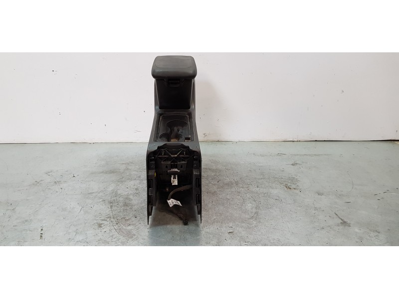 Recambio de apoyabrazos central para chevrolet captiva 2.2 vcdi lt 2wd referencia OEM IAM 42343745   Recambio de apoyabrazos central para chevrolet captiva 2.2 vcdi lt 2wd referencia OEM IAM 42343745