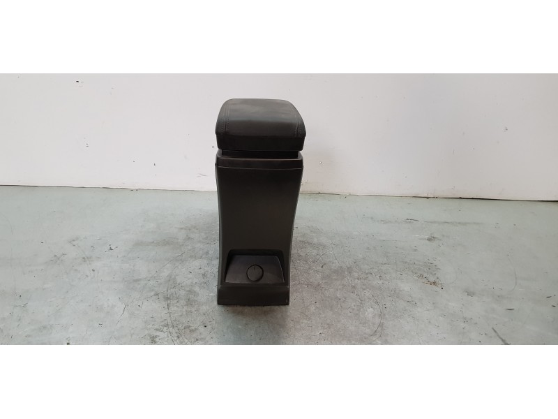 Recambio de apoyabrazos central para chevrolet captiva 2.2 vcdi lt 2wd referencia OEM IAM 42343745   Recambio de apoyabrazos central para chevrolet captiva 2.2 vcdi lt 2wd referencia OEM IAM 42343745