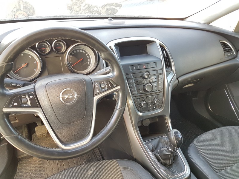 opel astra j lim. del año 2010