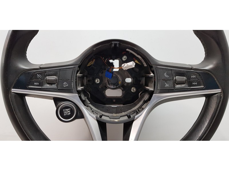 Recambio de volante para alfa romeo stelvio (630) basis q4 referencia OEM IAM 6000628867 1561362790 