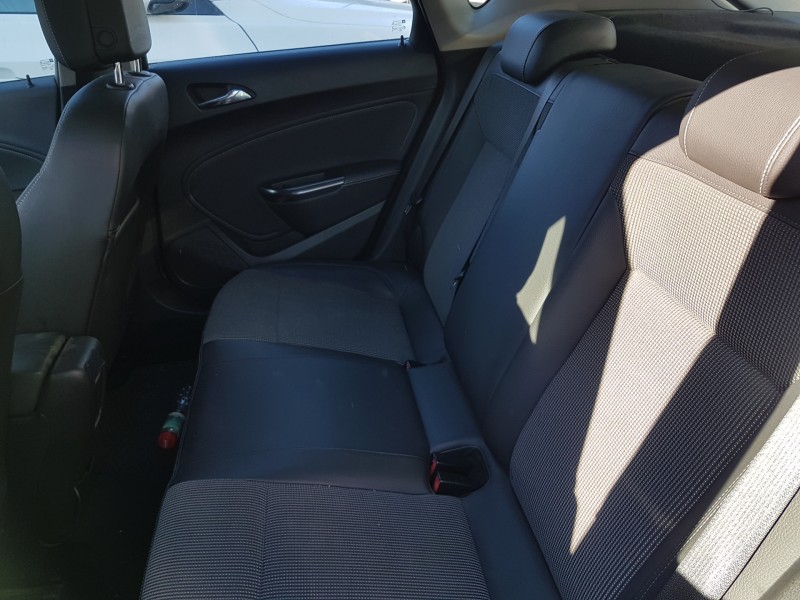 opel astra j lim. del año 2010