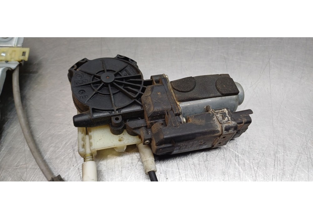 Recambio de elevalunas delantero derecho para renault megane ii berlina 3p confort authentique referencia OEM IAM 8201010927  