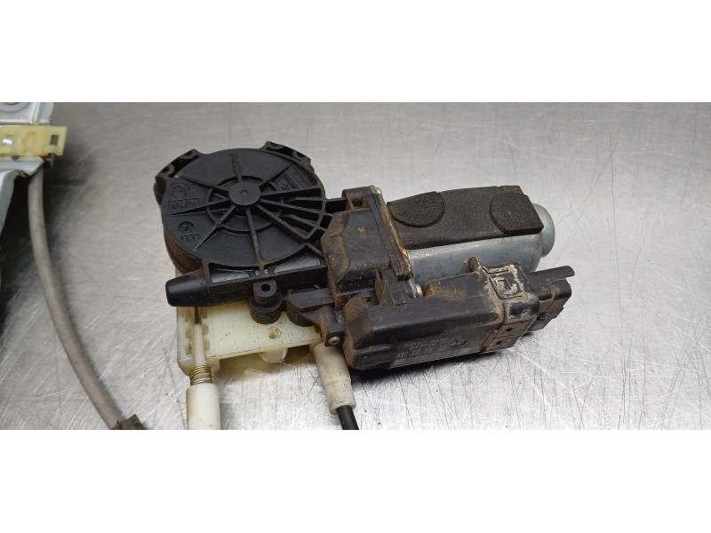 Recambio de elevalunas delantero derecho para renault megane ii berlina 3p confort authentique referencia OEM IAM 8201010927  