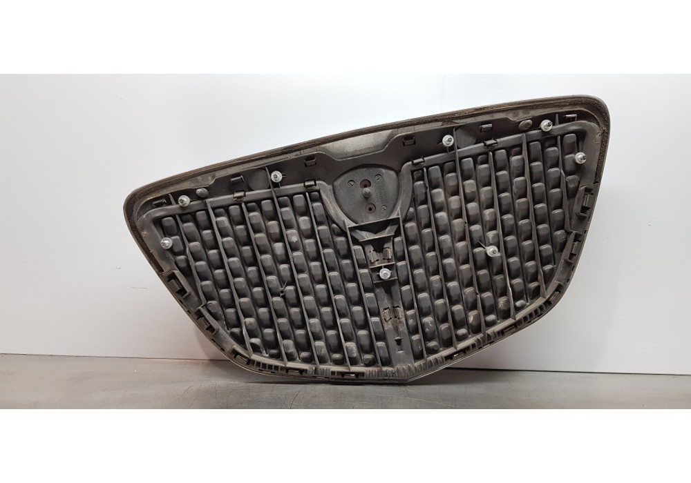 Recambio de rejilla delantera para lancia ypsilon (101) 1.3 multijet 16v oro (66kw) (10.2006) referencia OEM IAM   