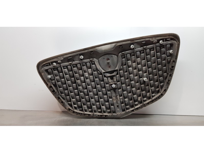 Recambio de rejilla delantera para lancia ypsilon (101) 1.3 multijet 16v oro (66kw) (10.2006) referencia OEM IAM   