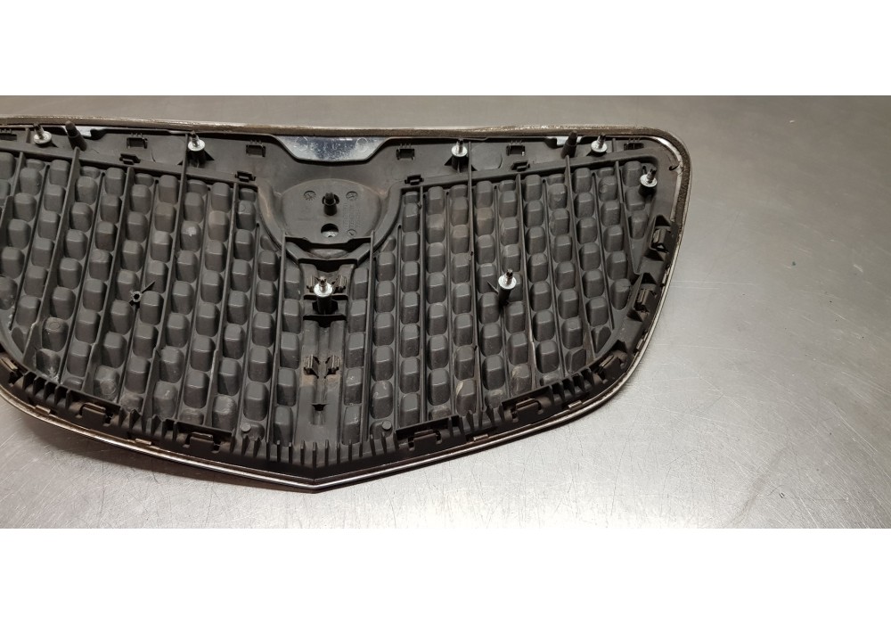 Recambio de rejilla delantera para lancia ypsilon (101) 1.3 multijet 16v oro (66kw) (10.2006) referencia OEM IAM   