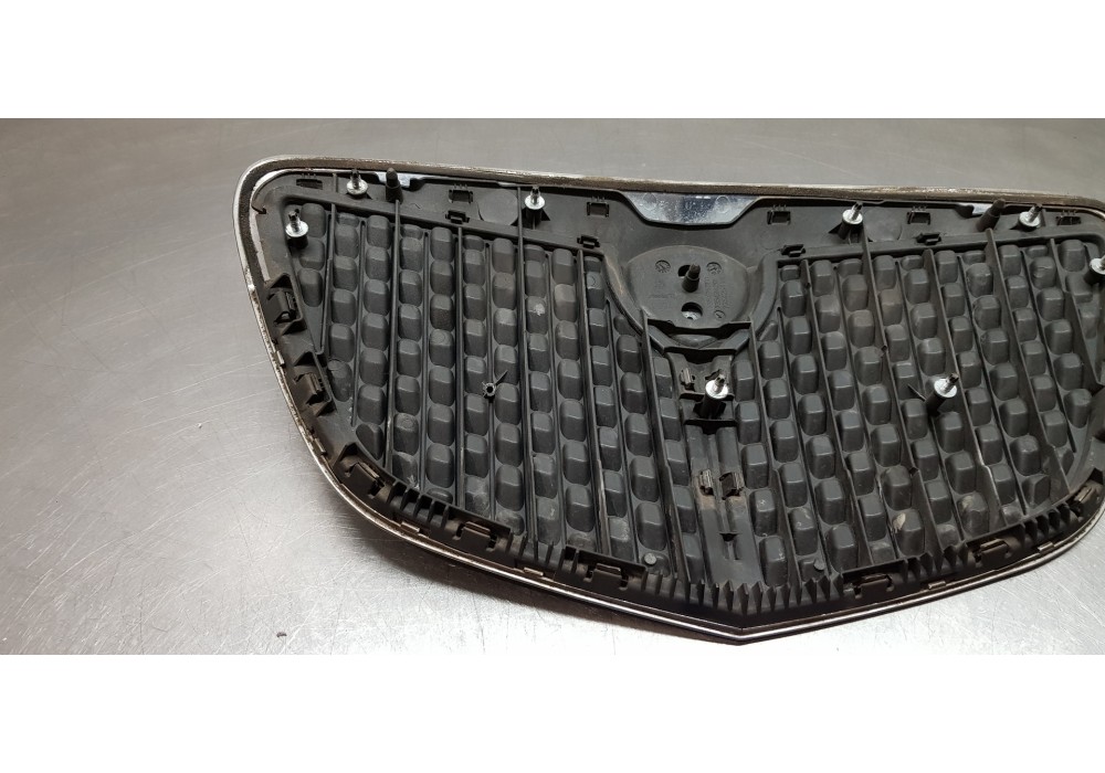 Recambio de rejilla delantera para lancia ypsilon (101) 1.3 multijet 16v oro (66kw) (10.2006) referencia OEM IAM   