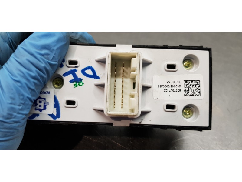 Recambio de mando elevalunas delantero izquierdo para kia ceed sportswagon tech referencia OEM IAM 93570J7120WK 93570J7120 