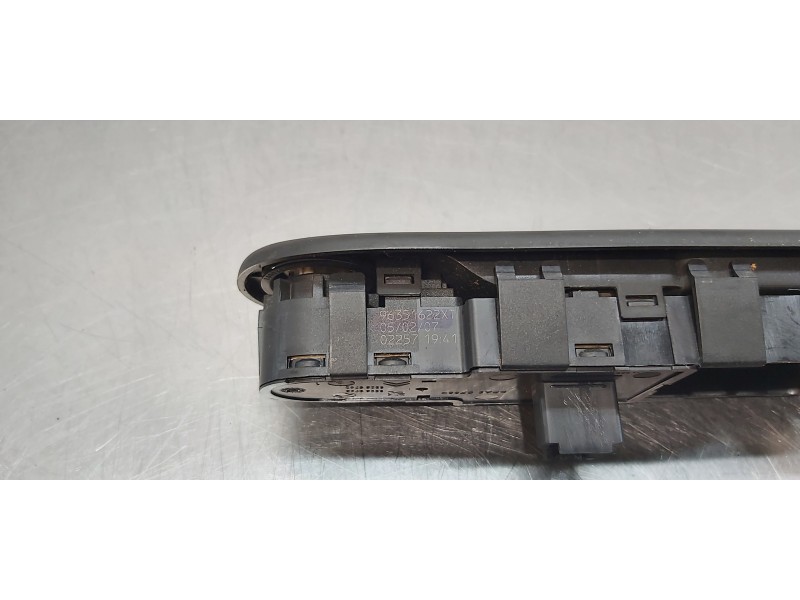 Recambio de mando elevalunas delantero izquierdo para peugeot 307 berlina (s2) d-sign referencia OEM IAM 96351622XT   Recambio de mando elevalunas delantero izquierdo para peugeot 307 berlina (s2) d-sign referencia OEM IAM 96351622XT