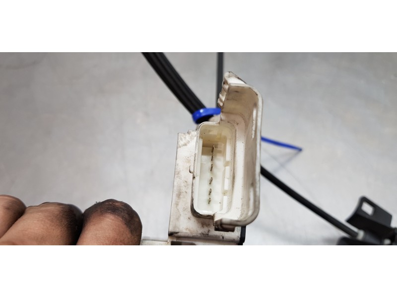 Recambio de cerradura puerta delantera derecha para citroen c4 coupe vts referencia OEM IAM 9647173880  