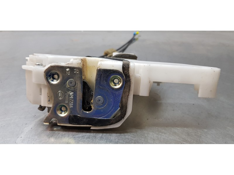 Recambio de cerradura puerta delantera derecha para mitsubishi outlander (gf0) motion 4wd referencia OEM IAM 5715A728  