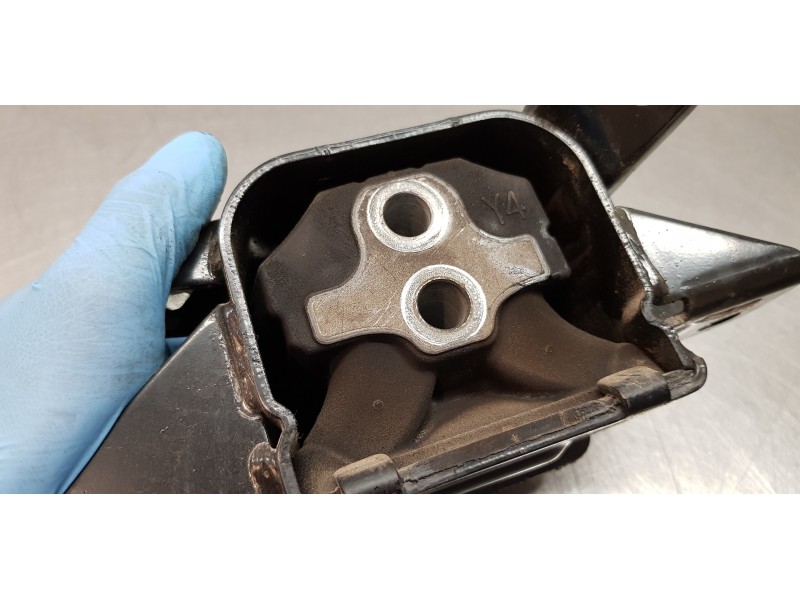 Recambio de soporte motor izquierdo para kia rio (yb) business referencia OEM IAM 21830H8250  