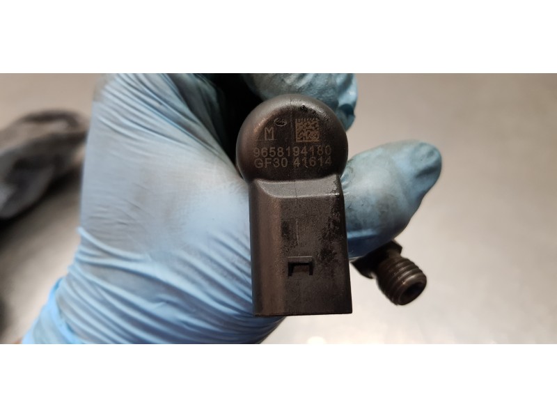 Recambio de inyector para citroen c4 grand picasso exclusive referencia OEM IAM 9658194180  