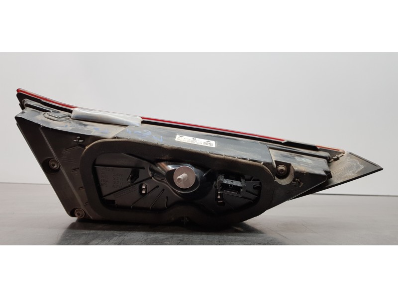 Recambio de piloto trasero derecho interior para bmw serie 1 lim. (f40) 116d referencia OEM IAM 63217450652  