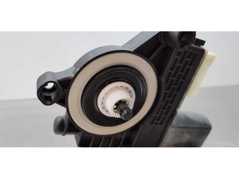 Recambio de motor elevalunas delantero izquierdo para bmw serie 1 lim. (f40) 116d referencia OEM IAM 61355A02D61  