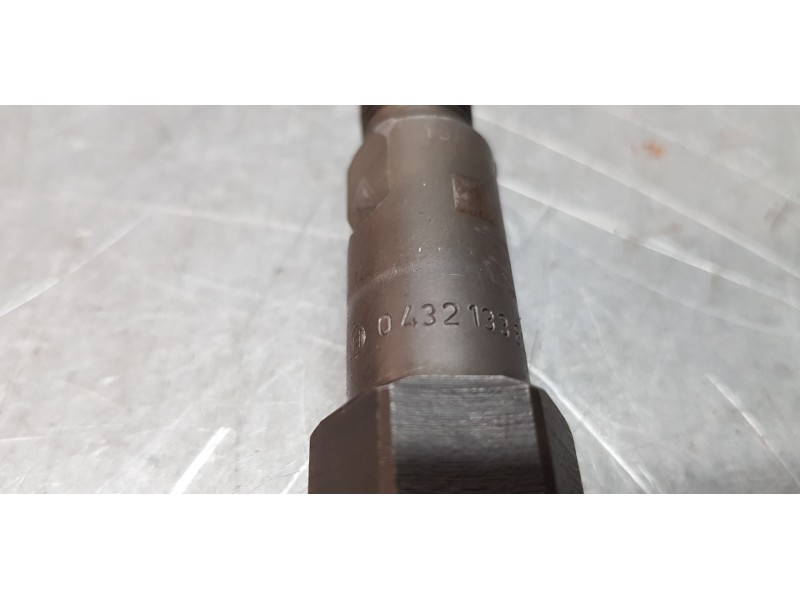 Recambio de inyector para ford mondeo berlina (ge) ghia referencia OEM IAM 0432133801  