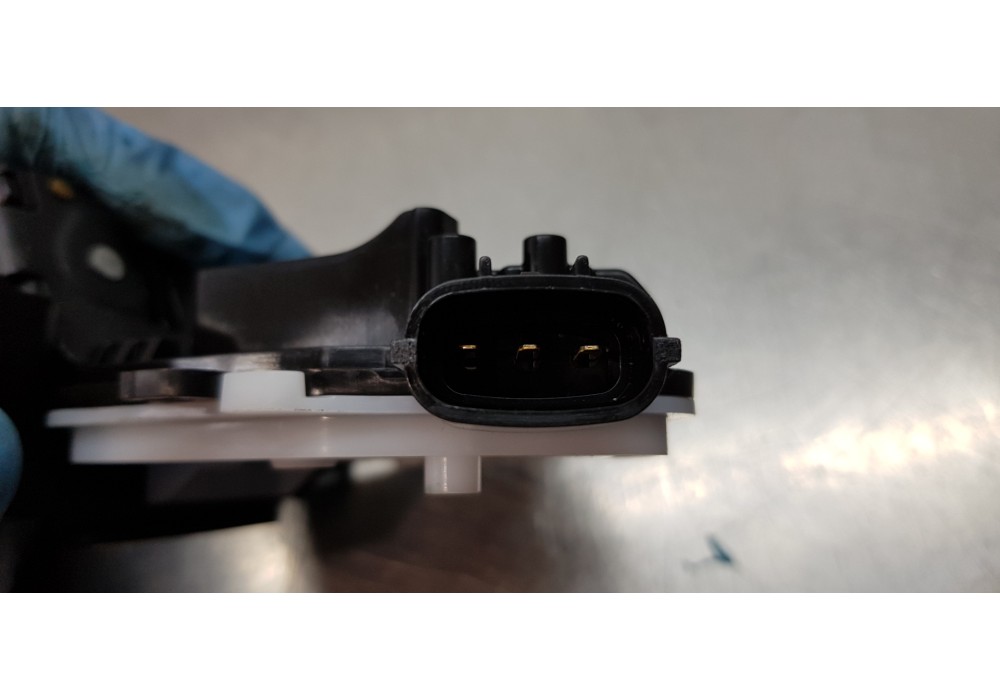 Recambio de cerradura maletero / porton para toyota corolla (e21) hybrid active referencia OEM IAM 6935002100  