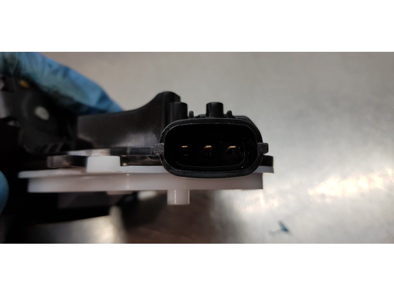 Recambio de cerradura maletero / porton para toyota corolla (e21) hybrid active referencia OEM IAM 6935002100  