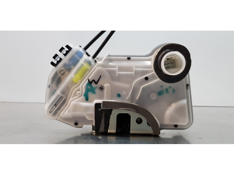 Recambio de cerradura puerta delantera derecha para toyota corolla (e21) hybrid active referencia OEM IAM 6903002511  