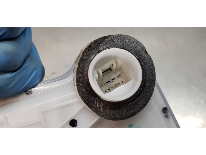 Recambio de cerradura puerta delantera derecha para toyota corolla (e21) hybrid active referencia OEM IAM 6903002511  