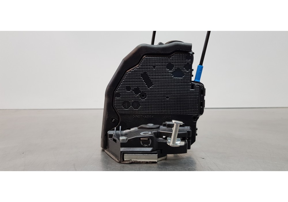 Recambio de cerradura puerta trasera derecha para toyota corolla (e21) hybrid active referencia OEM IAM 6905002580  