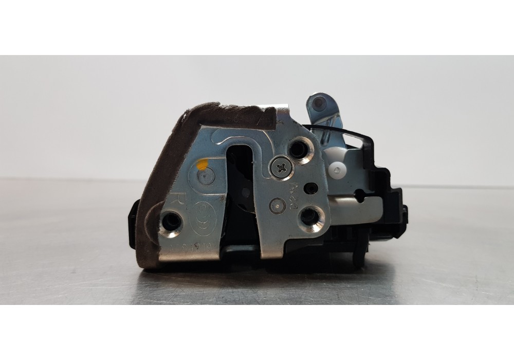 Recambio de cerradura puerta trasera derecha para toyota corolla (e21) hybrid active referencia OEM IAM 6905002580  