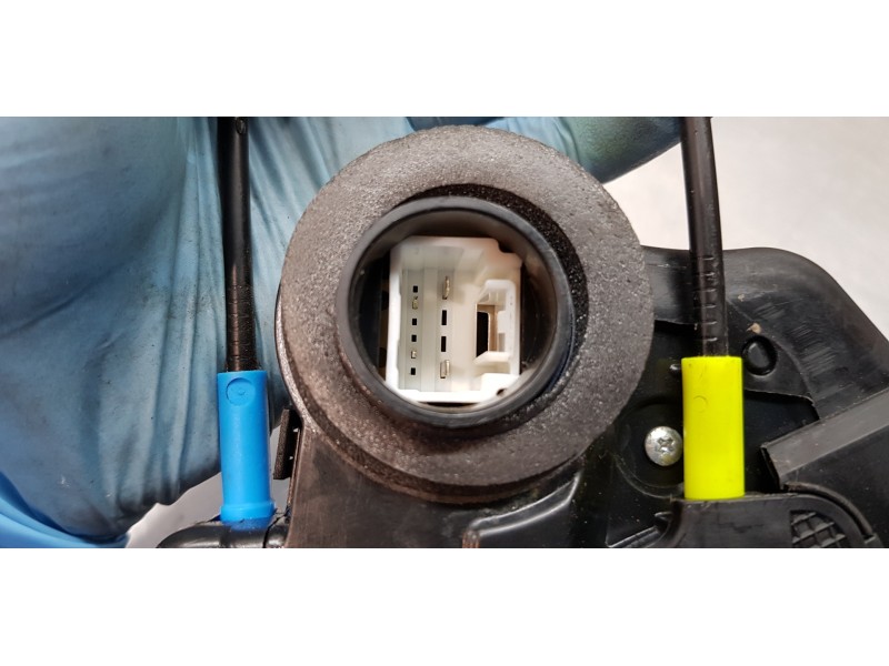 Recambio de cerradura puerta trasera derecha para toyota corolla (e21) hybrid active referencia OEM IAM 6905002580  