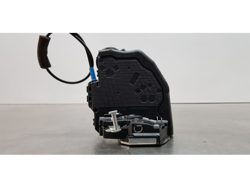 Recambio de cerradura puerta trasera izquierda para toyota corolla (e21) hybrid active referencia OEM IAM 6906002580  
