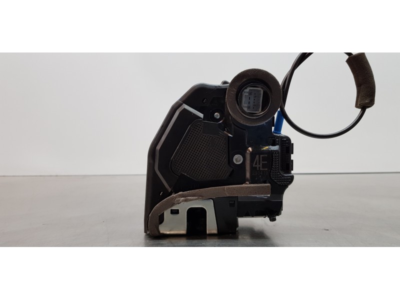 Recambio de cerradura puerta trasera izquierda para toyota corolla (e21) hybrid active referencia OEM IAM 6906002580  