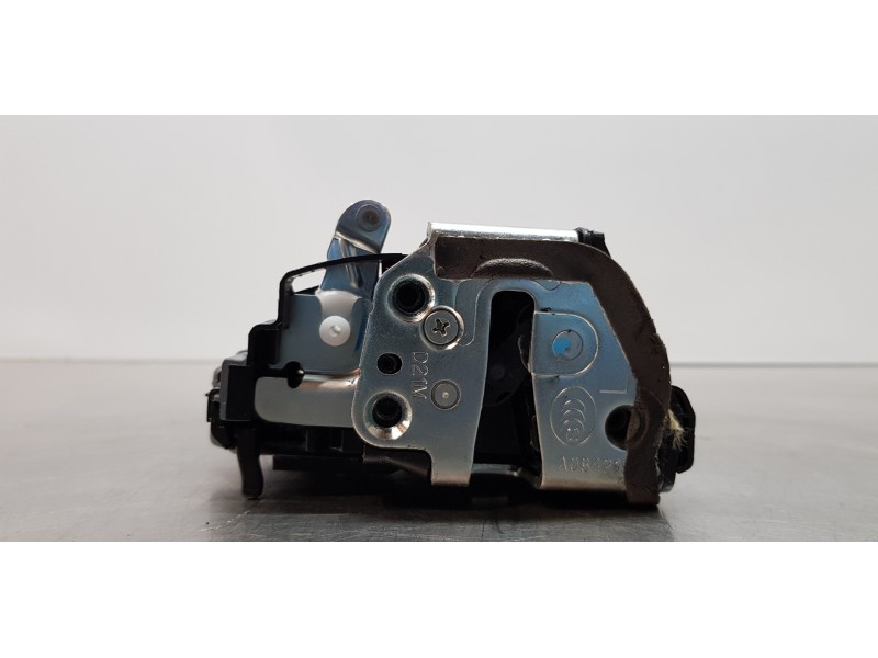 Recambio de cerradura puerta trasera izquierda para toyota corolla (e21) hybrid active referencia OEM IAM 6906002580  